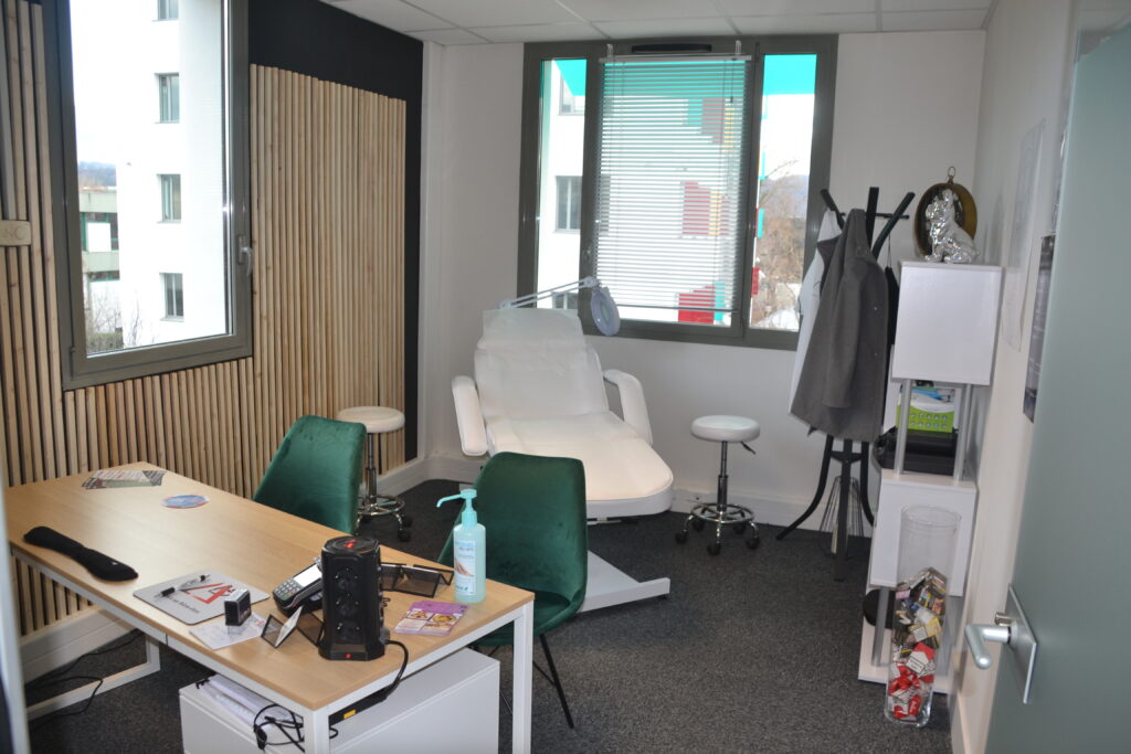 Photographie de la salle de séance laser de Grenoble